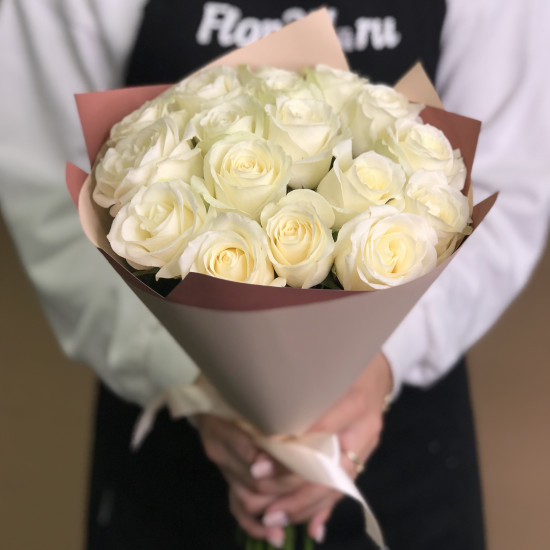 Розы Букет из 17 белых роз (40 см)